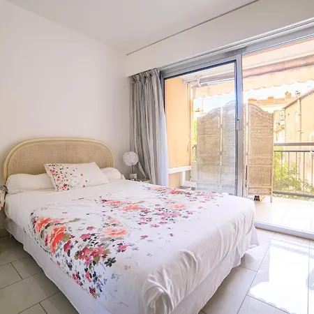 Les Allees Apartment